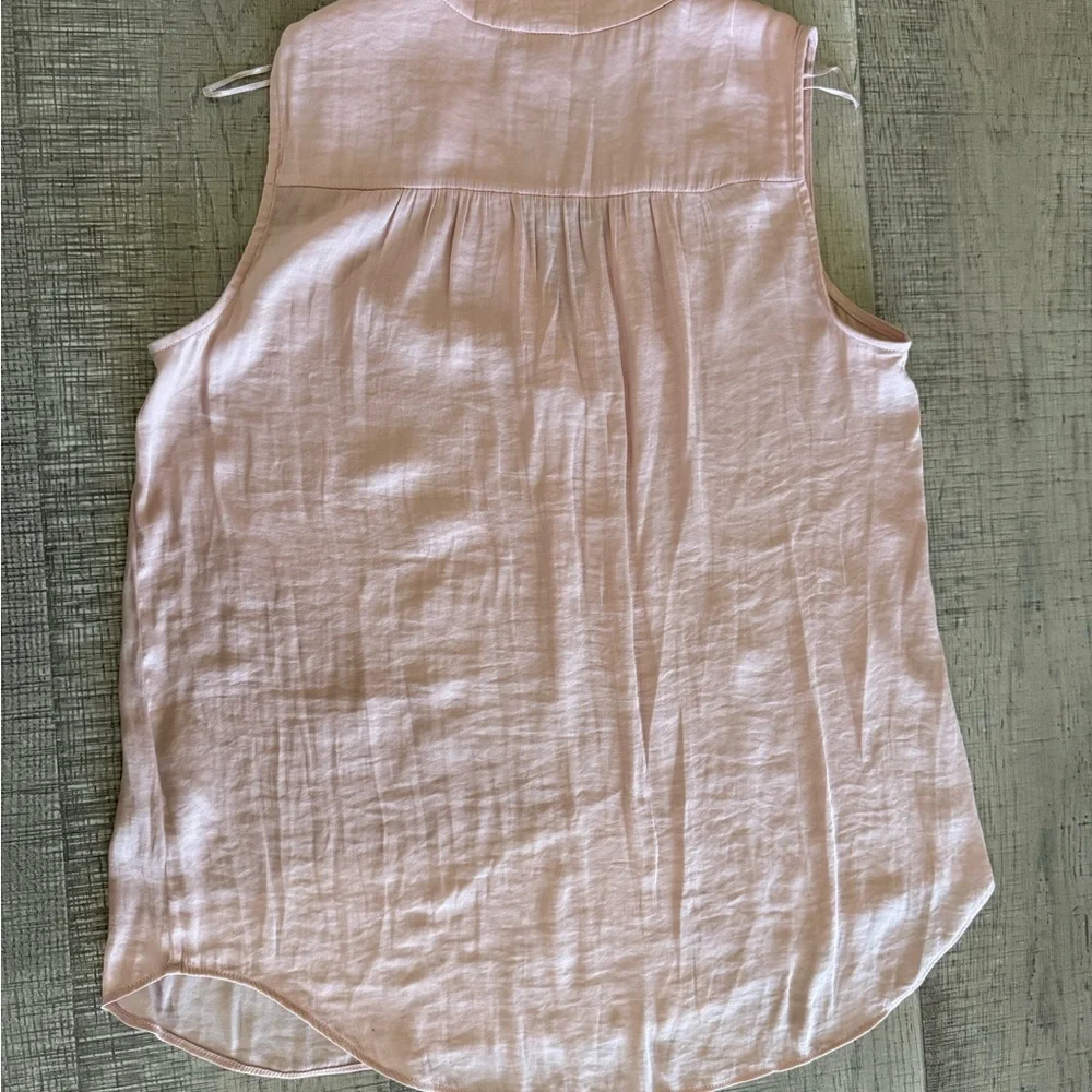 Vince Camuto Light Pink Sleeveless Blouse Size XSmall - Picture 3 of 8